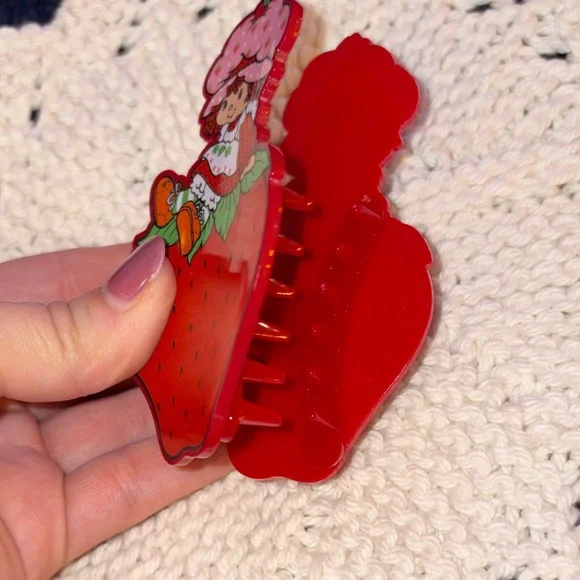 Strawberry Shortcake Claw Hair Clip NWOT - Picture 3 of 4